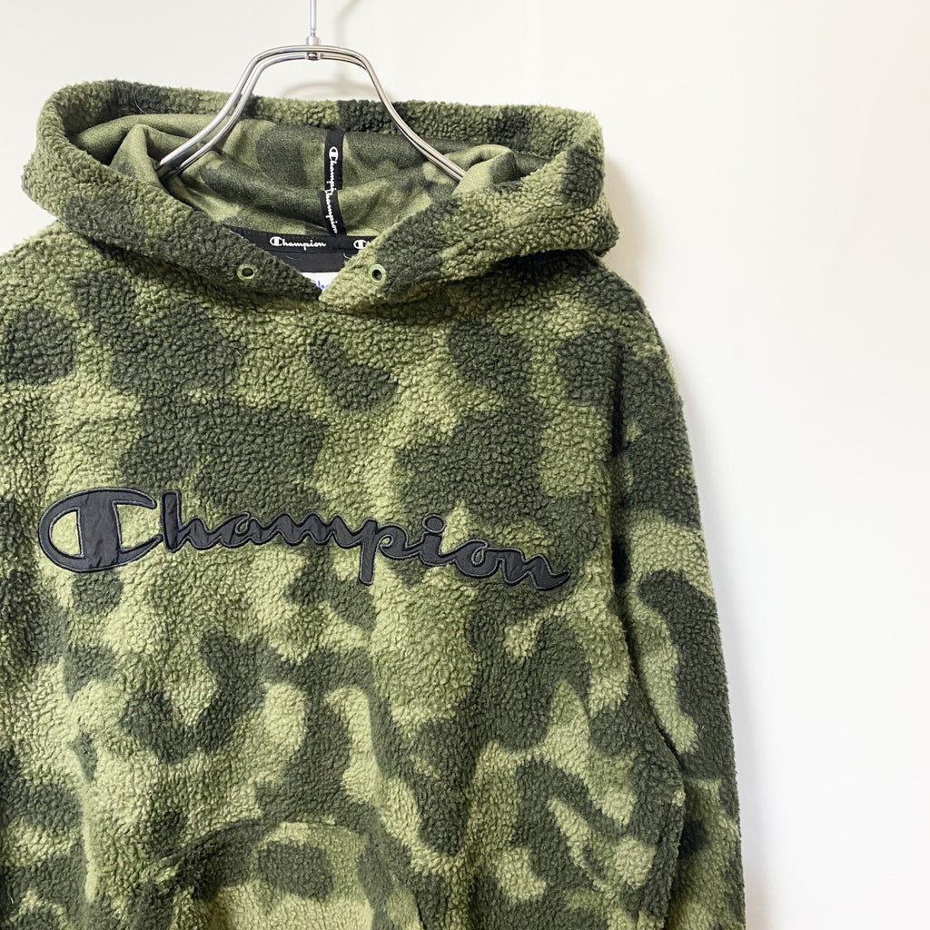 古着 used　Champion チャンピオン　長袖フリースボアパーカー　プルオーバー　ビックロゴ　迷彩柄　秋冬服　Mサイズ