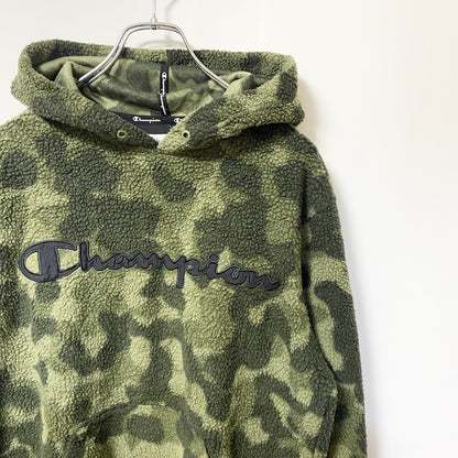 古着 used　Champion チャンピオン　長袖フリースボアパーカー　プルオーバー　ビックロゴ　迷彩柄　秋冬服　Mサイズ