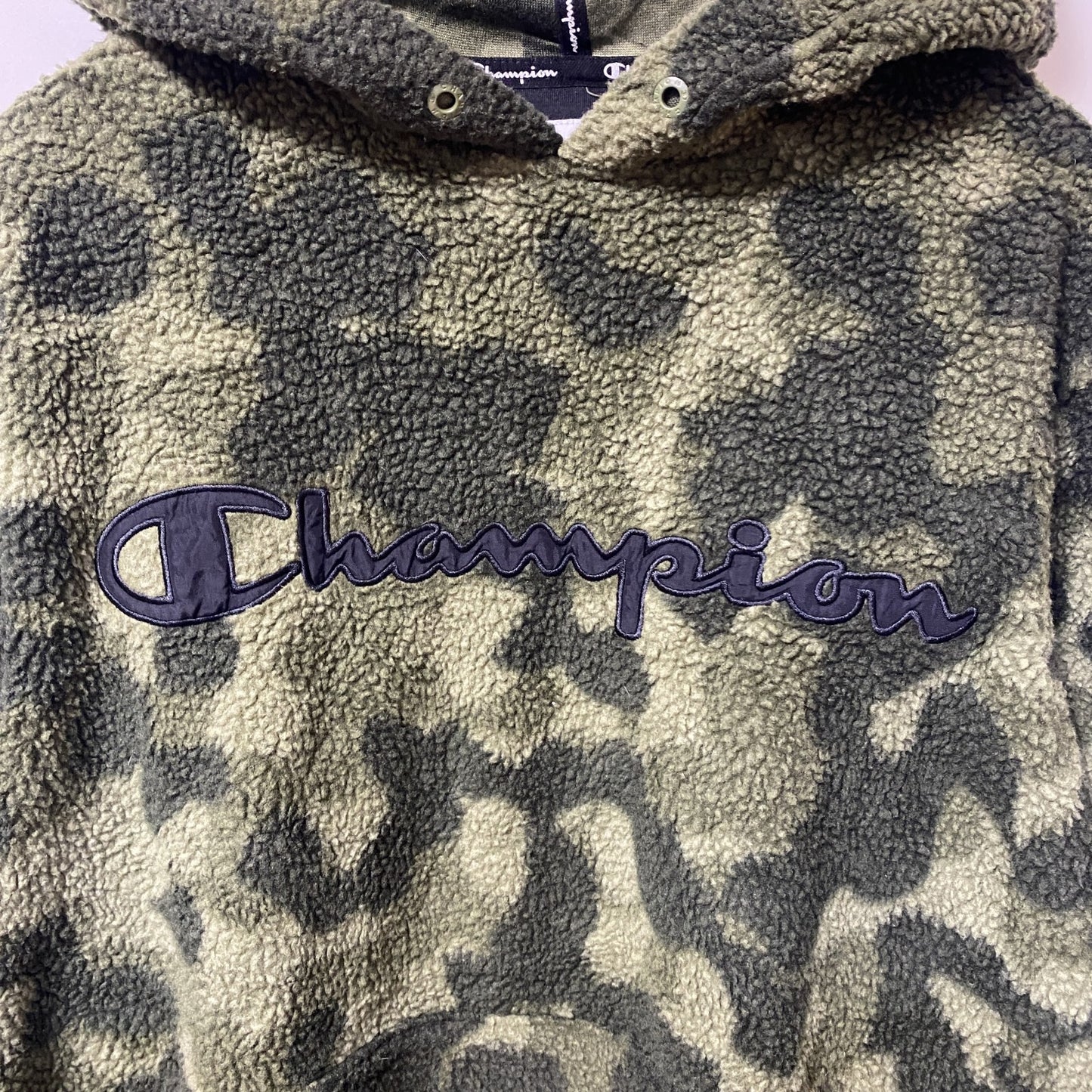 古着 used　Champion チャンピオン　長袖フリースボアパーカー　プルオーバー　ビックロゴ　迷彩柄　秋冬服　Mサイズ