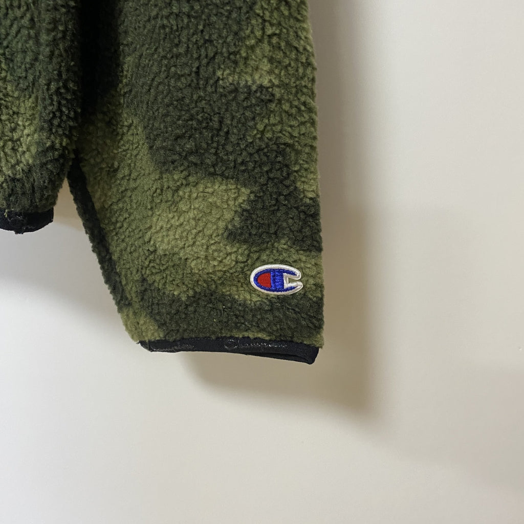 古着 used　Champion チャンピオン　長袖フリースボアパーカー　プルオーバー　ビックロゴ　迷彩柄　秋冬服　Mサイズ