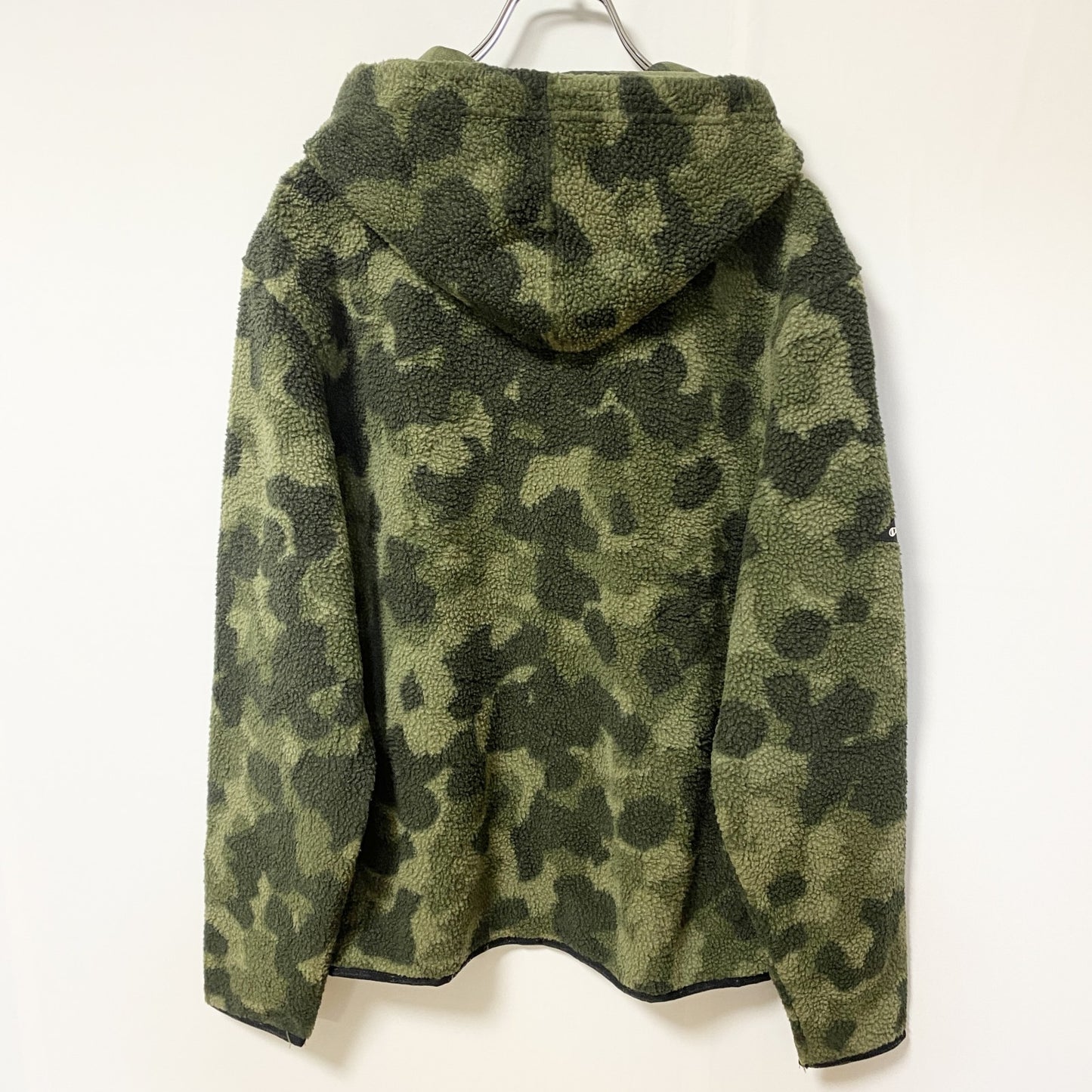 古着 used　Champion チャンピオン　長袖フリースボアパーカー　プルオーバー　ビックロゴ　迷彩柄　秋冬服　Mサイズ