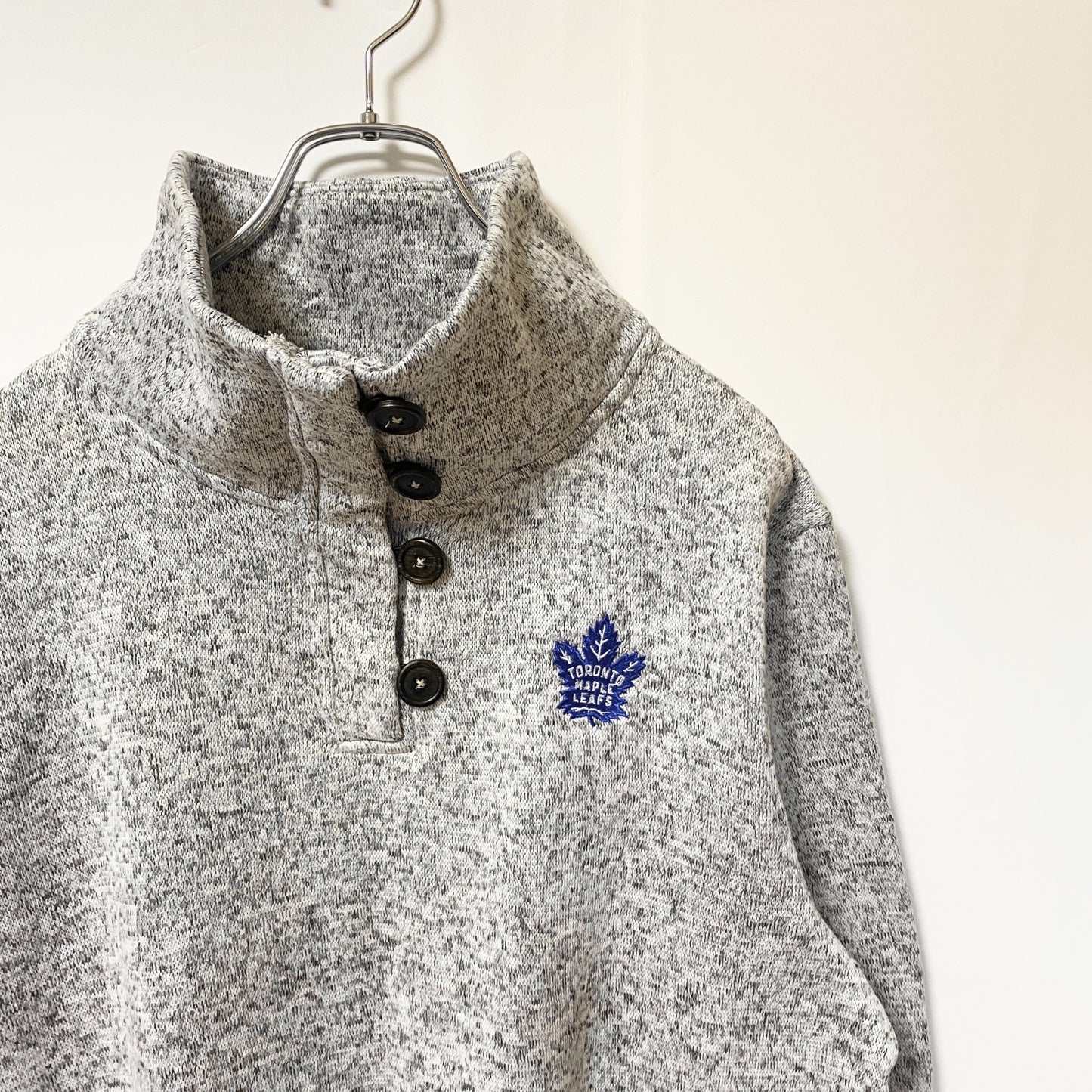 NFL トロントメープルリーフ　ハーフボタンスウェットプルオーバー　ワンポイントロゴ刺繍　霜降り　グレー　XLサイズ