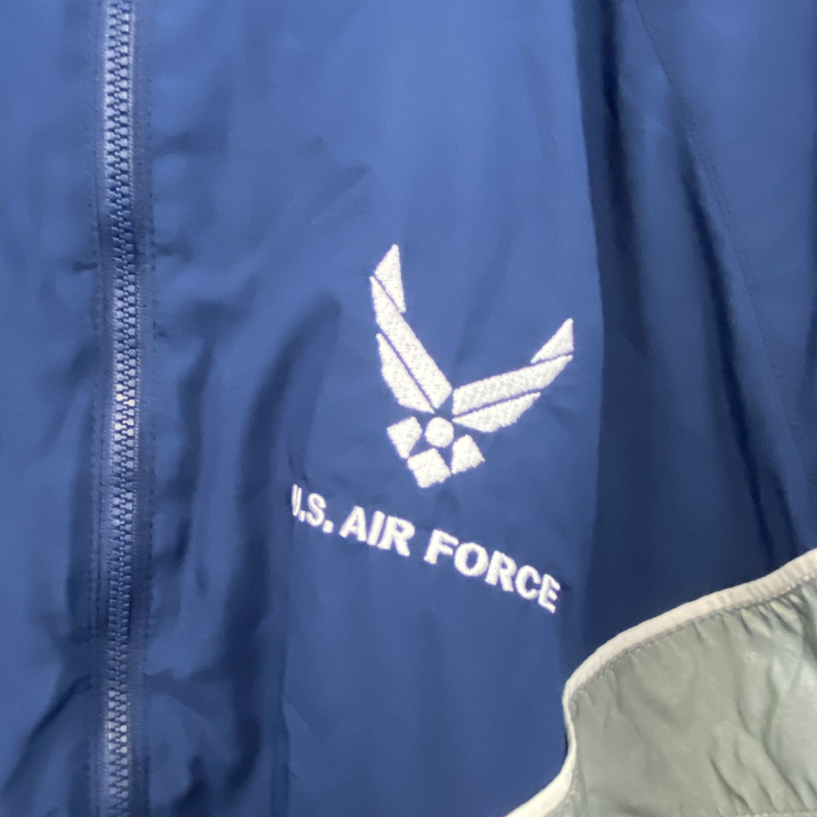 U.S.AIR FORCE　PTU　トレーニングジャケット　ナイロンジャケット　ミリタリー　米軍　紺　Mサイズ