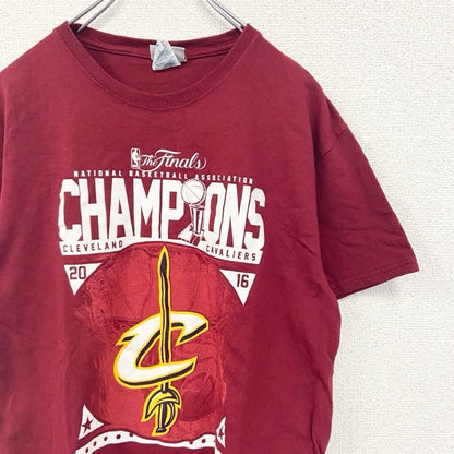 古着　used　NBA エヌビーエー　半袖プリントTシャツ　バスケットボール　カジュアル　クルーネック　赤　レッド　Mサイズ