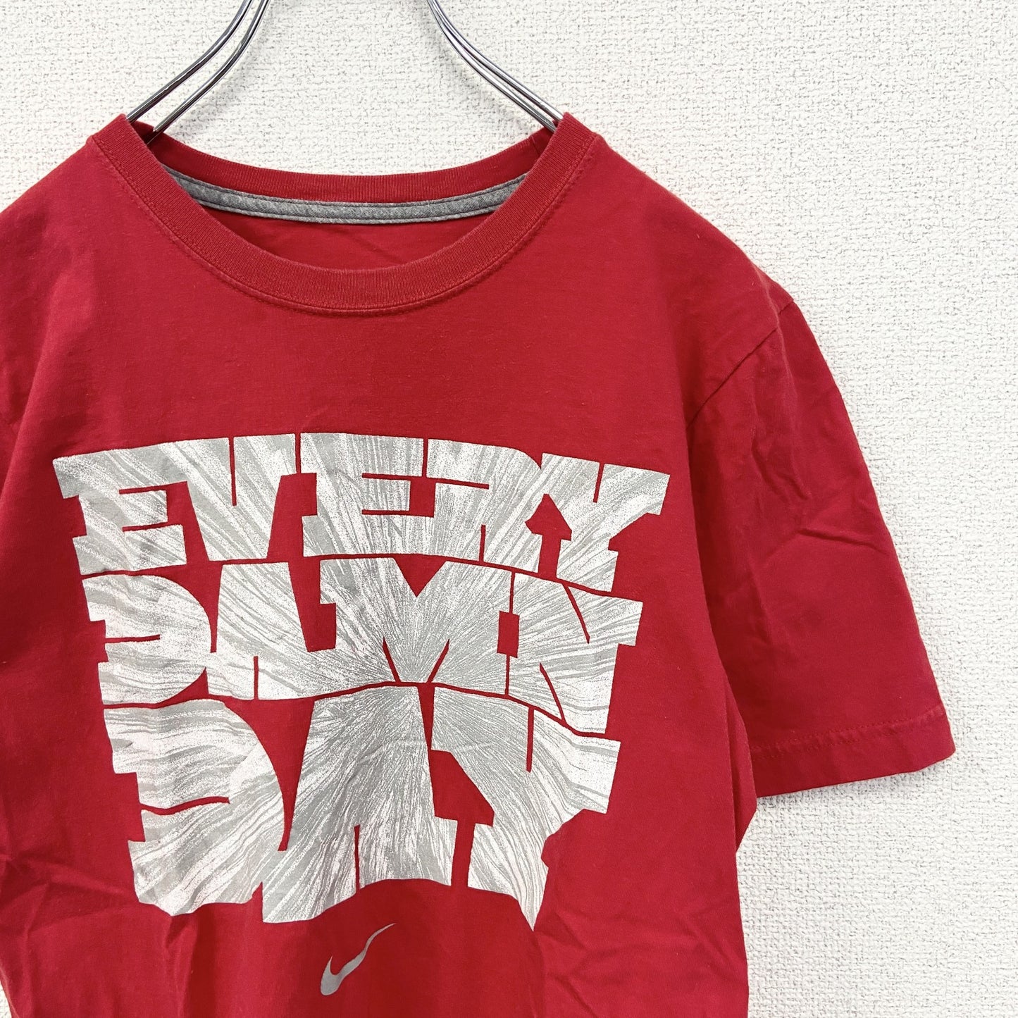 古着　used　NIKE　ナイキ　半袖プリントTシャツ　クルーネック　スウッシュロゴ　カジュアル　レトロ　赤　レッド　Sサイズ