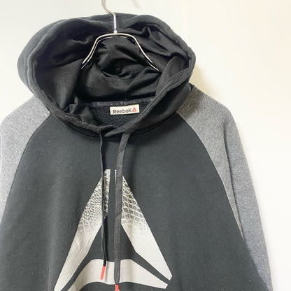 古着 used　Reebok リーボック　長袖ビッグロゴデザインパーカー　フーディー　バイカラー　黒　グレー　XＬサイズ