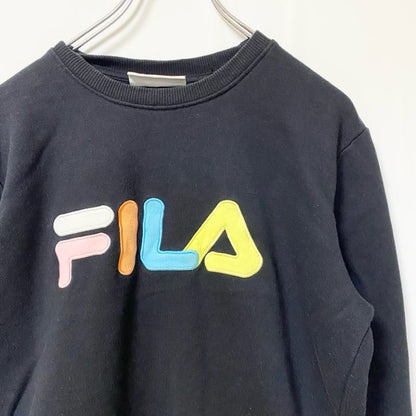 古着 used　FILA フィラ　長袖ビッグロゴカラフルデザインスウェット　トレーナー　クルーネック　ブラック　Sサイズ
