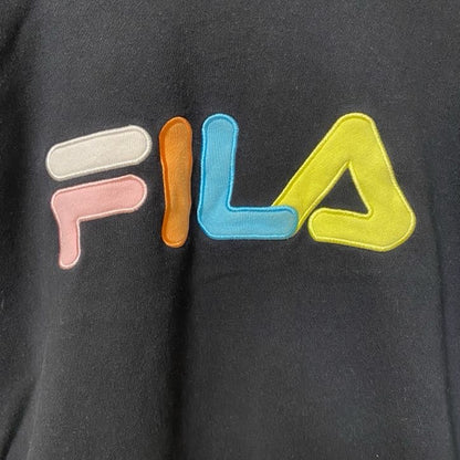 古着 used　FILA フィラ　長袖ビッグロゴカラフルデザインスウェット　トレーナー　クルーネック　ブラック　Sサイズ