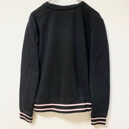古着 used　FILA フィラ　長袖ビッグロゴカラフルデザインスウェット　トレーナー　クルーネック　ブラック　Sサイズ
