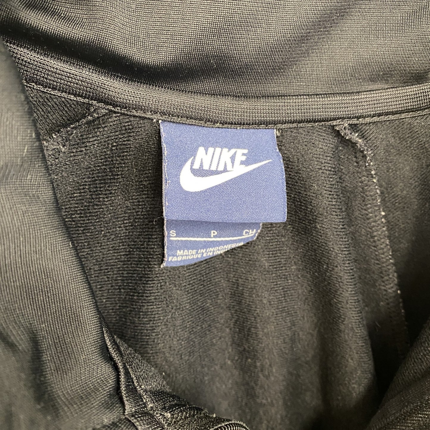 NIKE　ナイキ　トラックジャケット/ジャージ　刺繍ロゴ　黒　ブラック　Sサイズ