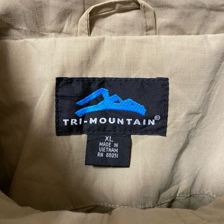 古着 used　TRI-MOUNTAIN　長袖ナイロンジャケット　企業ロゴ刺繍　ワークジャケット　ハイネック　緑　XLサイズ