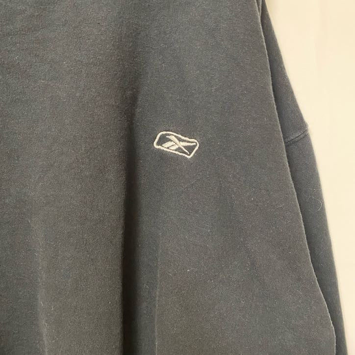 古着 used　Reebok リーボック　長袖ワンポイントロゴデザインスウェット　トレーナー　クルーネック　黒　XLサイズ