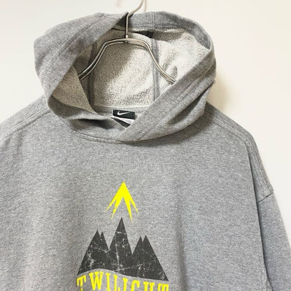 古着 used　NIKE ナイキ　長袖フルジッププリントデザインパーカー　スウェットフーディ　グレー　前ポケット　Lサイズ
