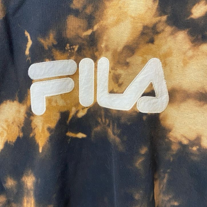 古着 used　FILA フィラ　長袖ビッグロゴデザインスウェット　トレーナー　クルーネック　タイダイ柄　ブリーチ加工　Mサイズ