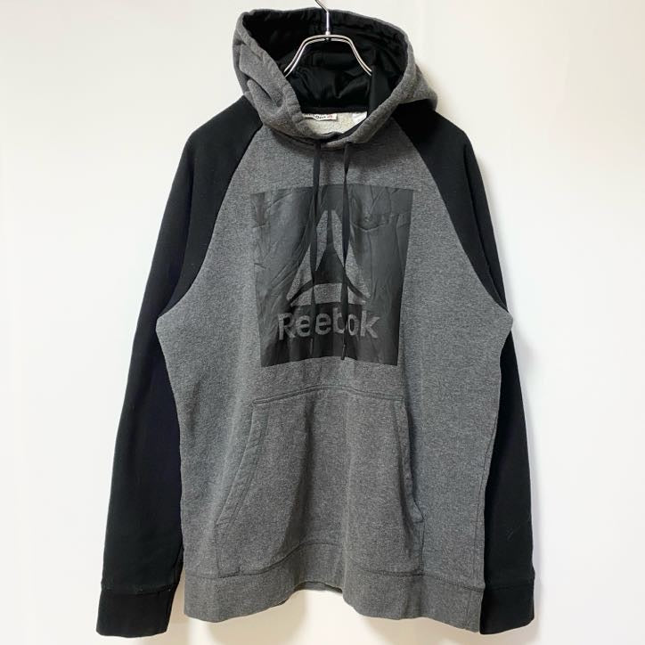 古着 used　Reebok リーボック　長袖ビッグロゴデザインパーカー　フーディー　バイカラー　黒　グレー　XＬサイズ