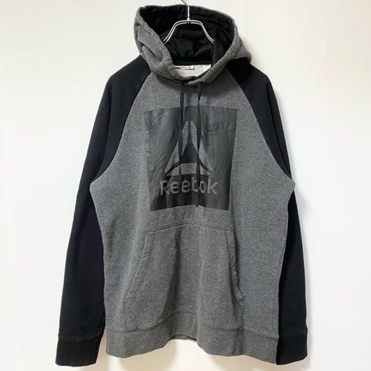 古着 used　Reebok リーボック　長袖ビッグロゴデザインパーカー　フーディー　バイカラー　黒　グレー　XＬサイズ