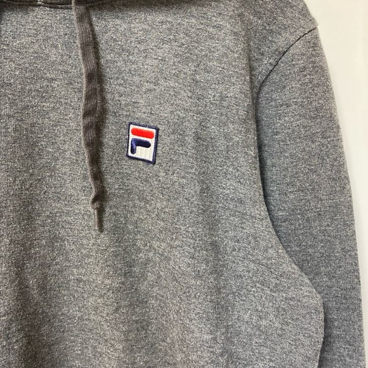 古着 used　FILA フィラ　長袖ワンポイントロゴ刺パーカー　スウェットパーカー/フーディー　グレー　前ポケット　Mサイズ