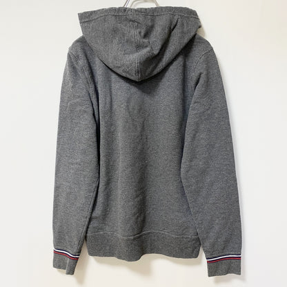 古着 used　FILA フィラ　長袖ワンポイントロゴ刺パーカー　スウェットパーカー/フーディー　グレー　前ポケット　Mサイズ