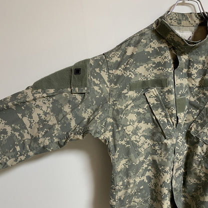古着 used　長袖ミリタリージャケット　米軍　迷彩　カモフラ柄　U.S ARMY　緑　レトロデザイン　秋冬服　Lサイズ