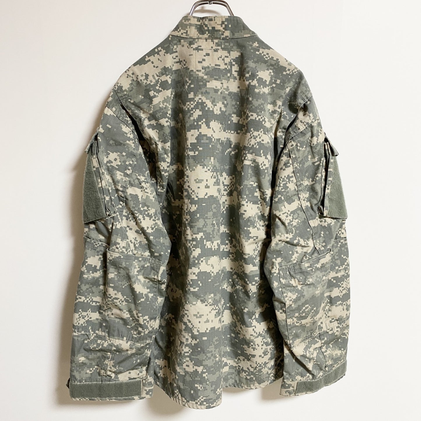 古着 used　長袖ミリタリージャケット　米軍　迷彩　カモフラ柄　U.S ARMY　緑　レトロデザイン　秋冬服　Lサイズ