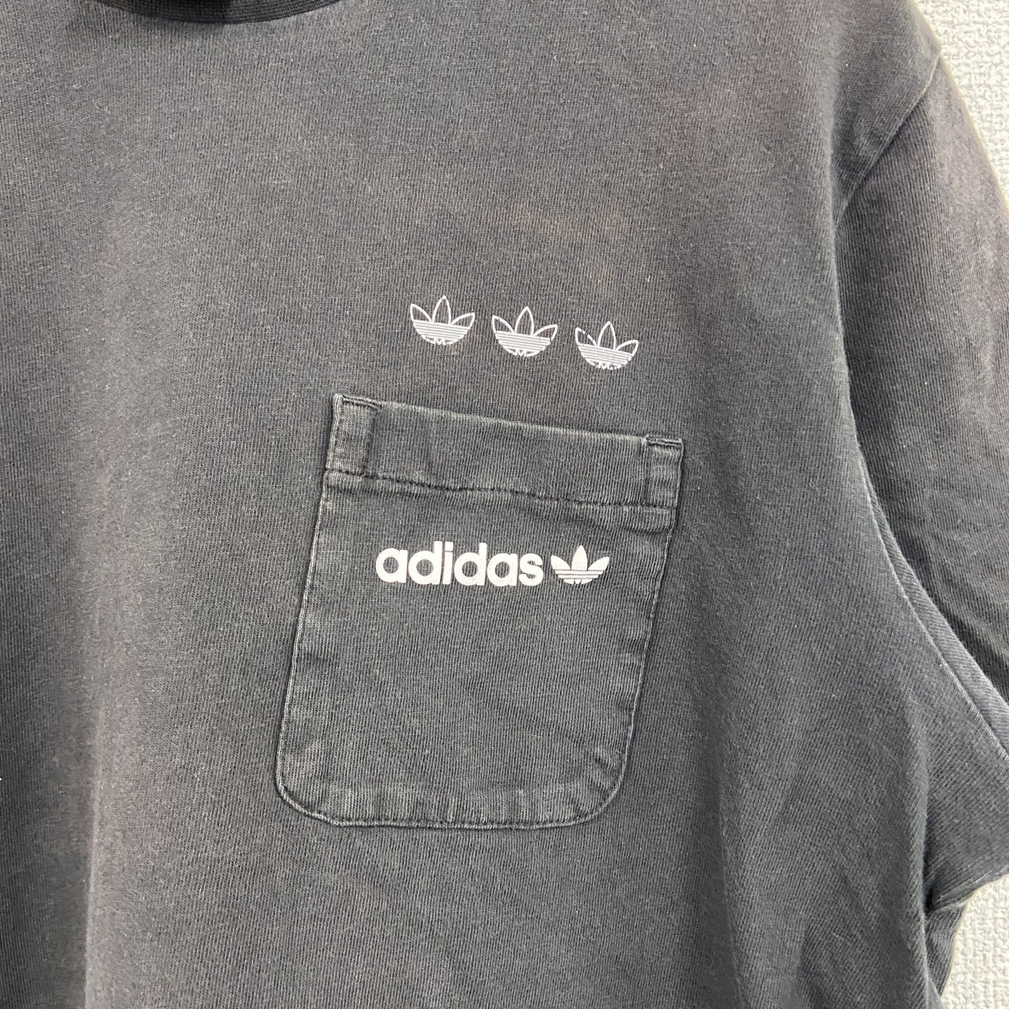 adidas　アディダス　半袖プリントTシャツ　黒　ブラック　Mサイズ