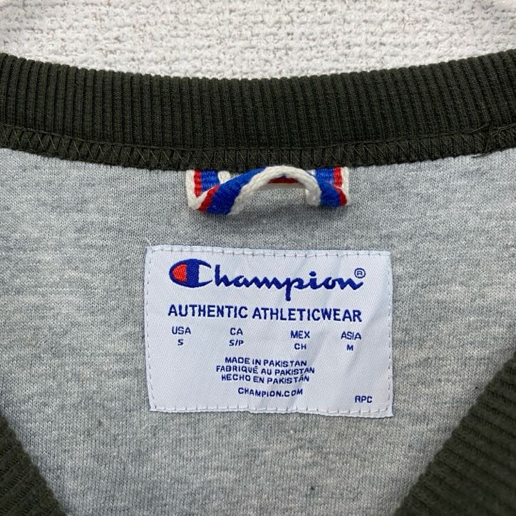 champion　チャンピオン　スウェット/トレーナー　デカロゴ　ストリート　ワンポイント　クルーネック　現行　カーキ　Sサイズ