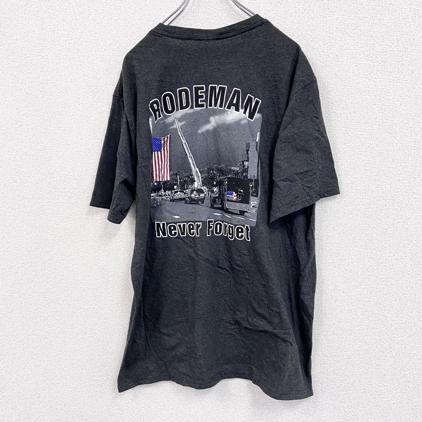 半袖プリントTシャツ　灰色　ダークグレー