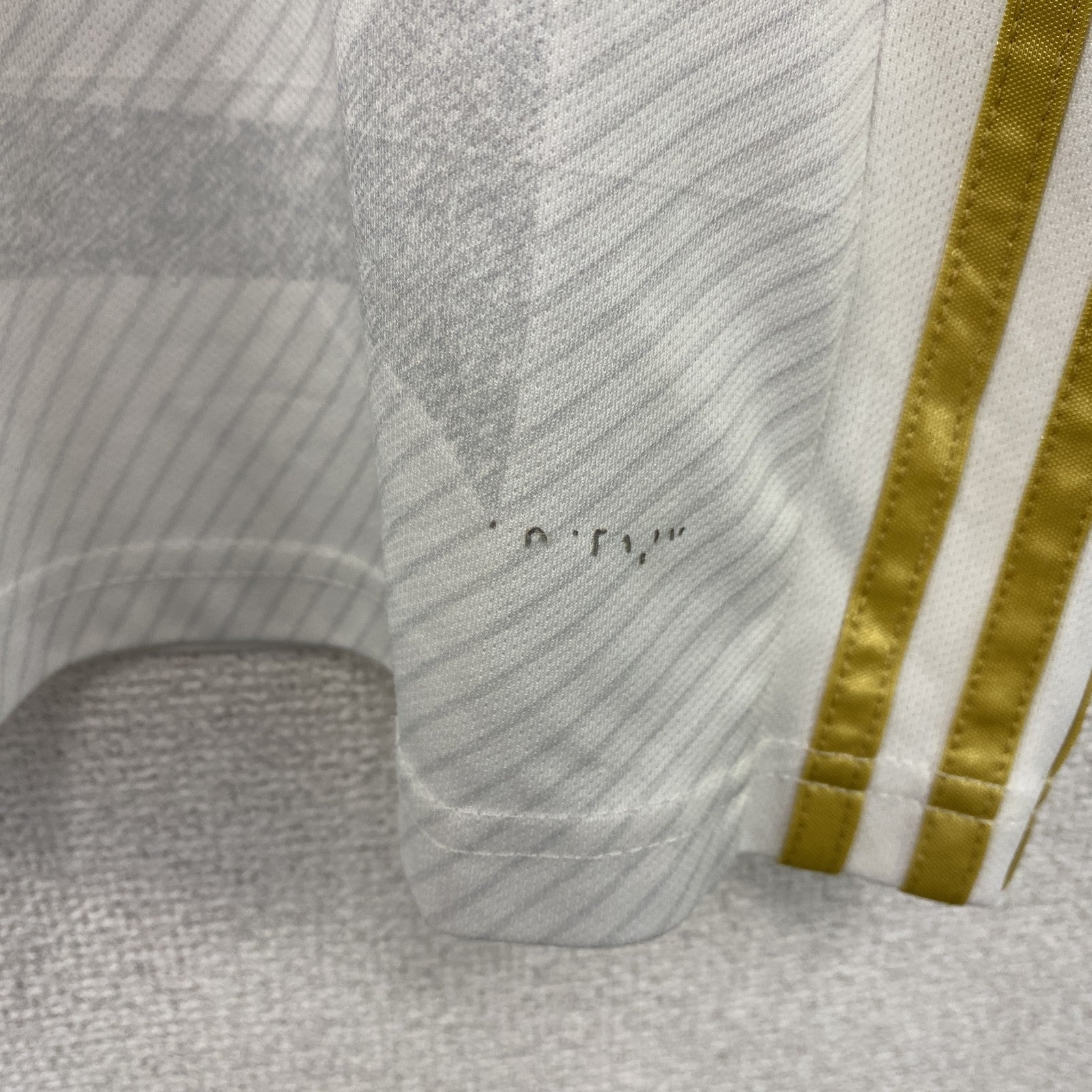 adidas　アディダス　半袖Tシャツ　ユニフォーム　白　ホワイト　Mサイズ