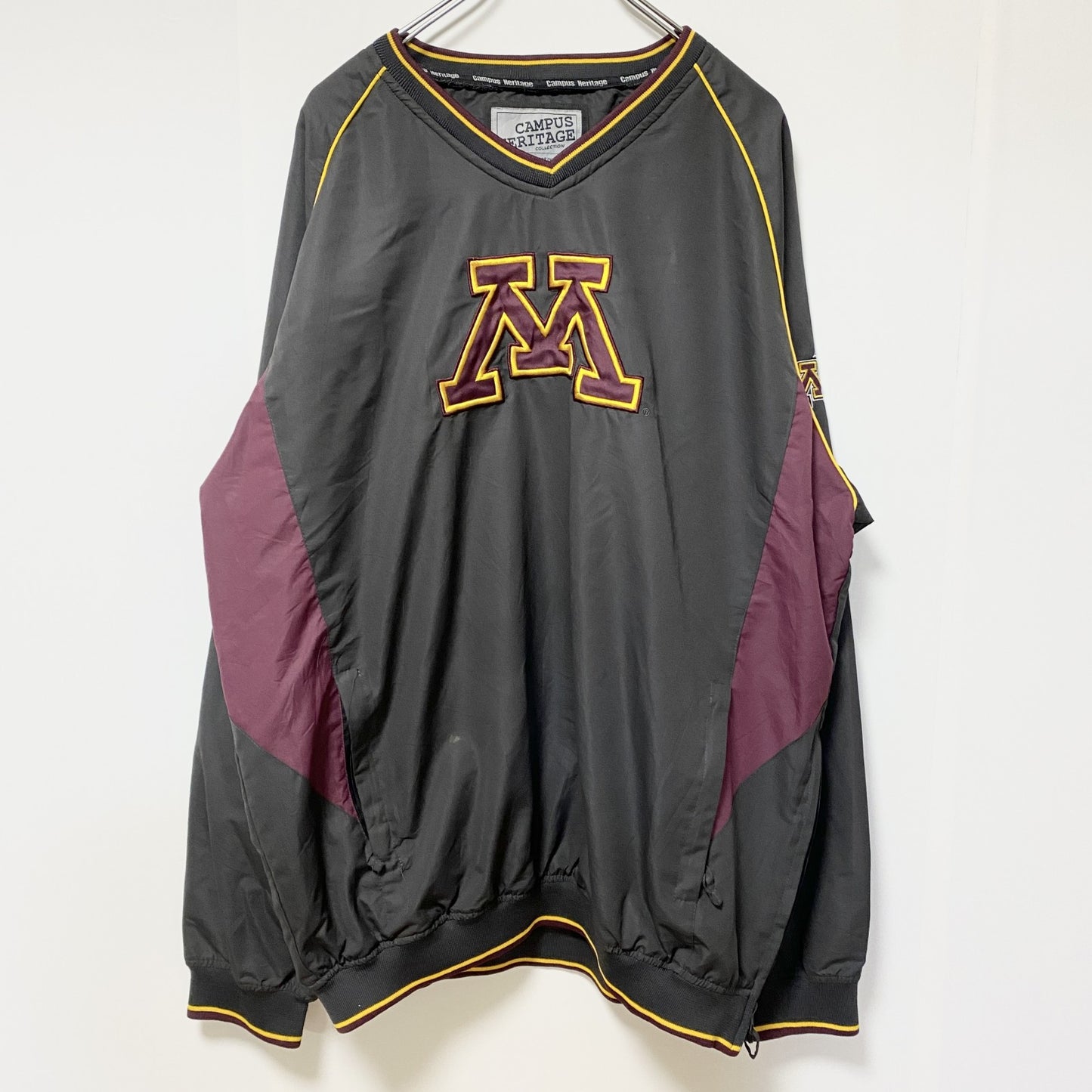 古着 used　CAMPUS HEITAGE　長袖カレッジ刺繍ナイロンプルオーバー　ウインドブレーカー　ミネソタ　XLサイズ