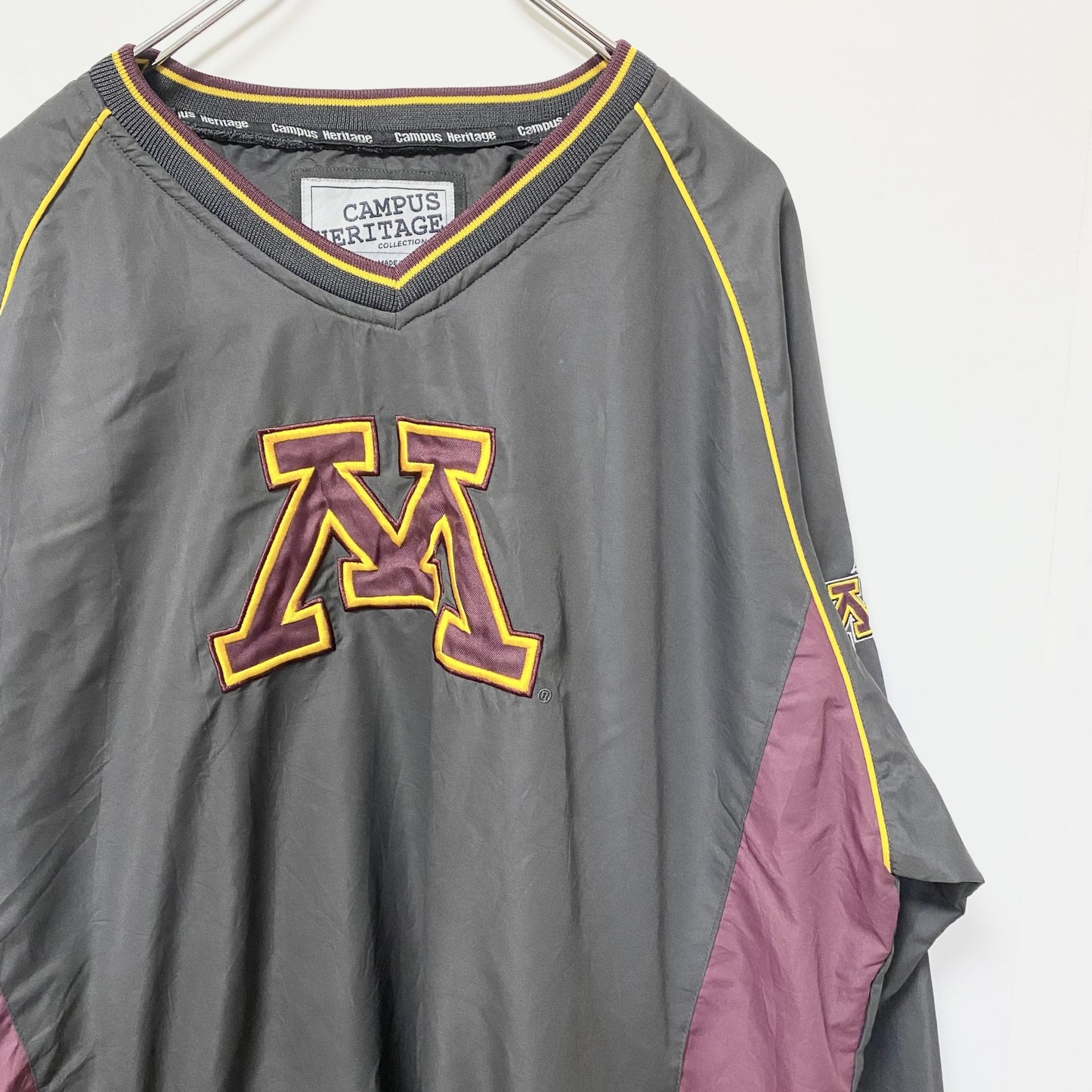 古着 used　CAMPUS HEITAGE　長袖カレッジ刺繍ナイロンプルオーバー　ウインドブレーカー　ミネソタ　XLサイズ