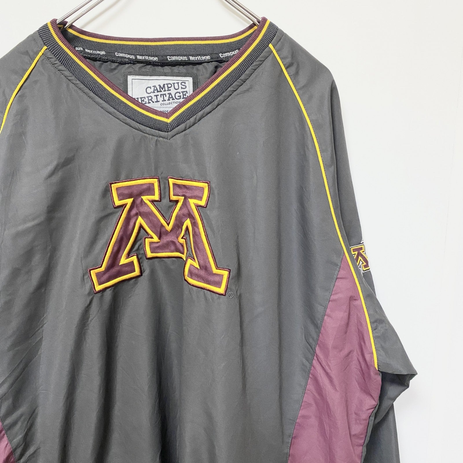 古着 used　CAMPUS HEITAGE　長袖カレッジ刺繍ナイロンプルオーバー　ウインドブレーカー　ミネソタ　XLサイズ