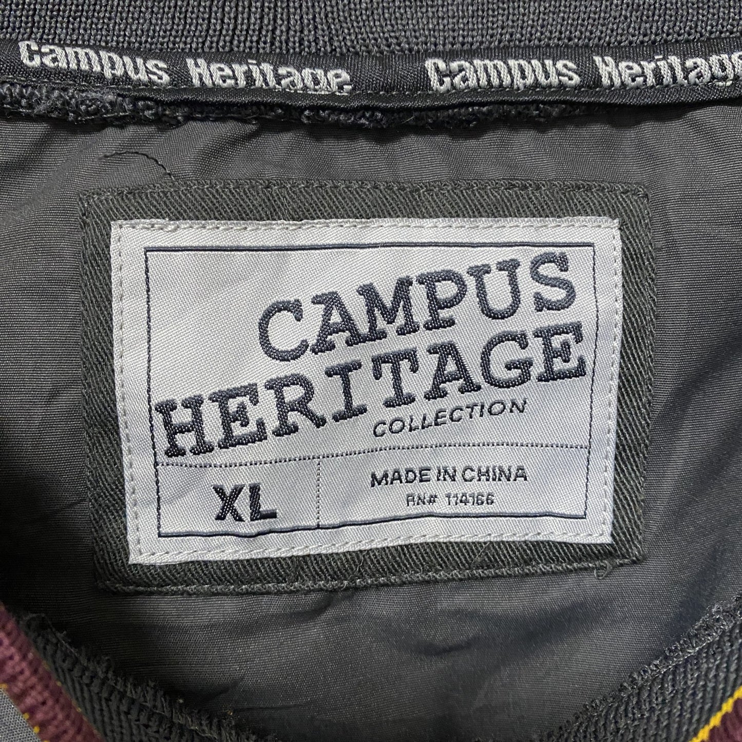 古着 used　CAMPUS HEITAGE　長袖カレッジ刺繍ナイロンプルオーバー　ウインドブレーカー　ミネソタ　XLサイズ