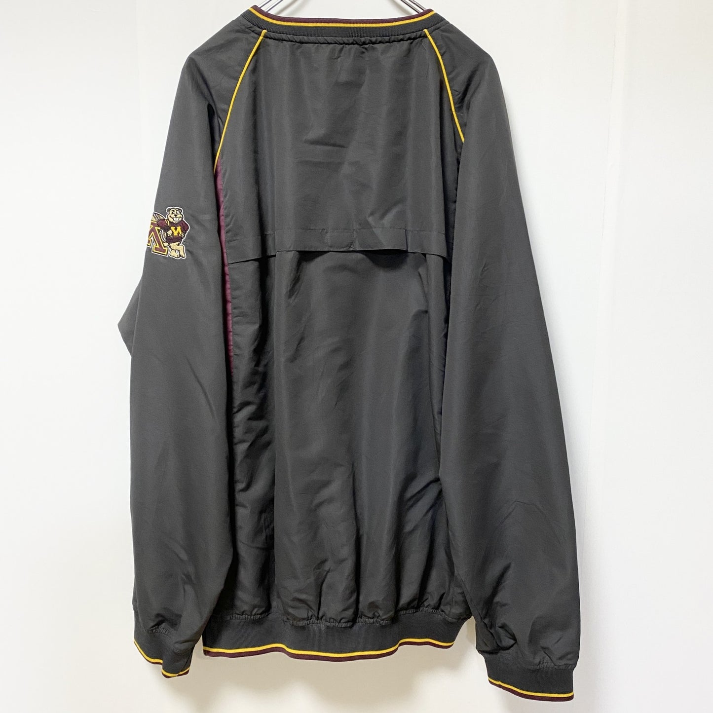 古着 used　CAMPUS HEITAGE　長袖カレッジ刺繍ナイロンプルオーバー　ウインドブレーカー　ミネソタ　XLサイズ