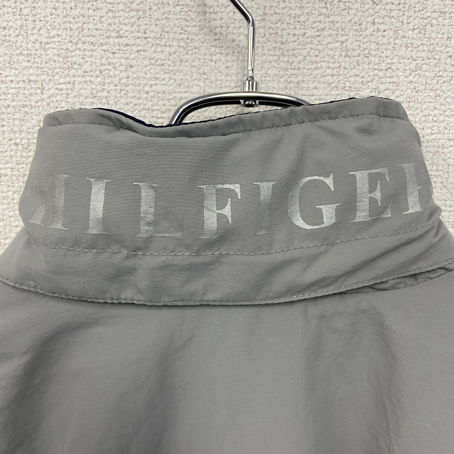 TOMMY HILFIGER　トミーヒルフィガー　ナイロンジャケット　ワンポイントロゴ刺繍　ハイネック　グレー　XLサイズ
