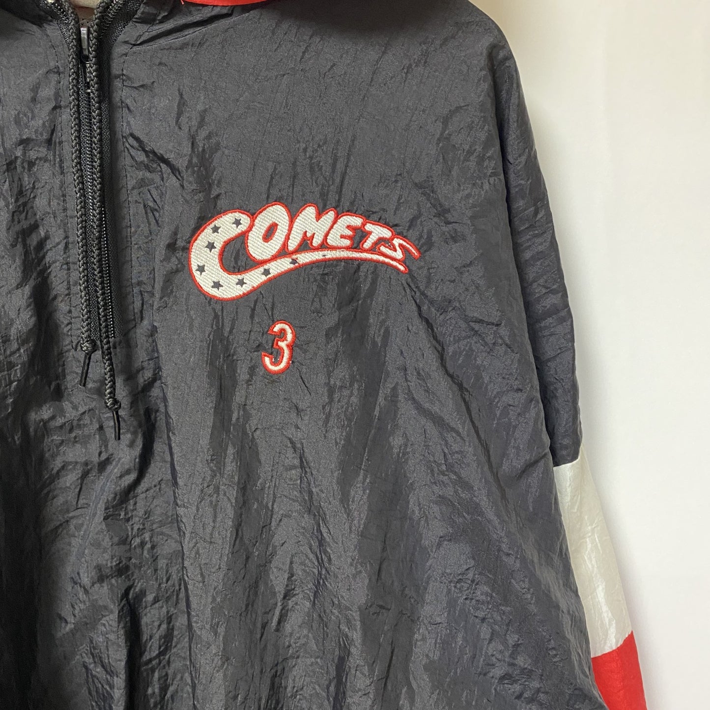 古着 used　USA製　BLAZER　長袖刺繍ナイロンプルオーバー　ウインドブレーカー　トライカラー　黒　赤　白　Lサイズ
