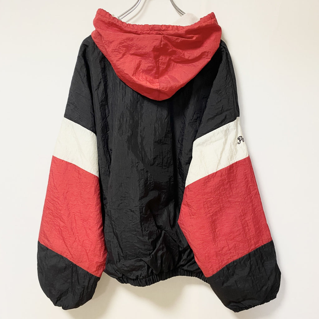 古着 used　USA製　BLAZER　長袖刺繍ナイロンプルオーバー　ウインドブレーカー　トライカラー　黒　赤　白　Lサイズ