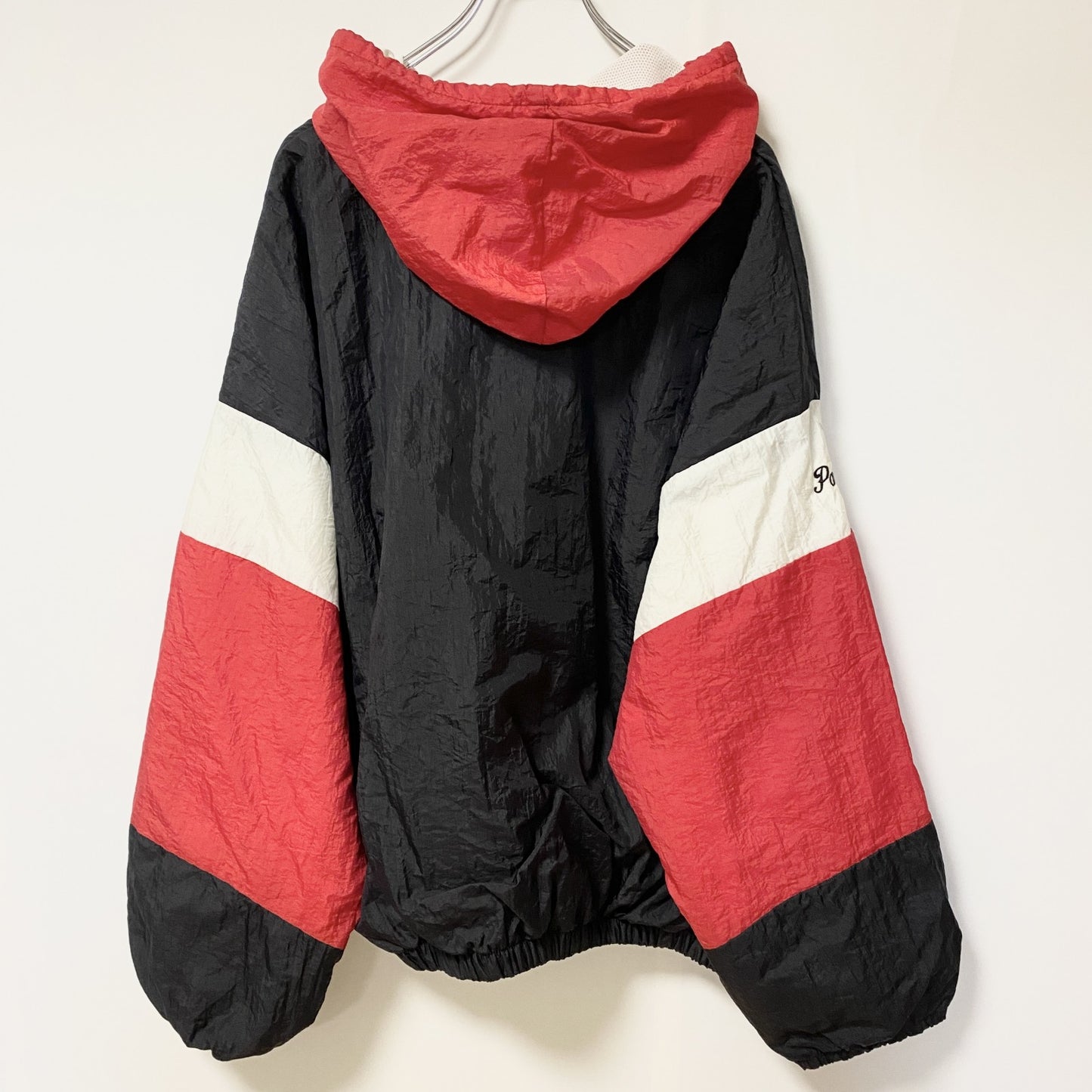 古着 used　USA製　BLAZER　長袖刺繍ナイロンプルオーバー　ウインドブレーカー　トライカラー　黒　赤　白　Lサイズ