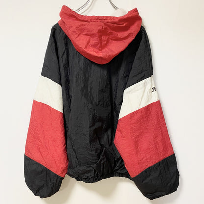 古着 used　USA製　BLAZER　長袖刺繍ナイロンプルオーバー　ウインドブレーカー　トライカラー　黒　赤　白　Lサイズ