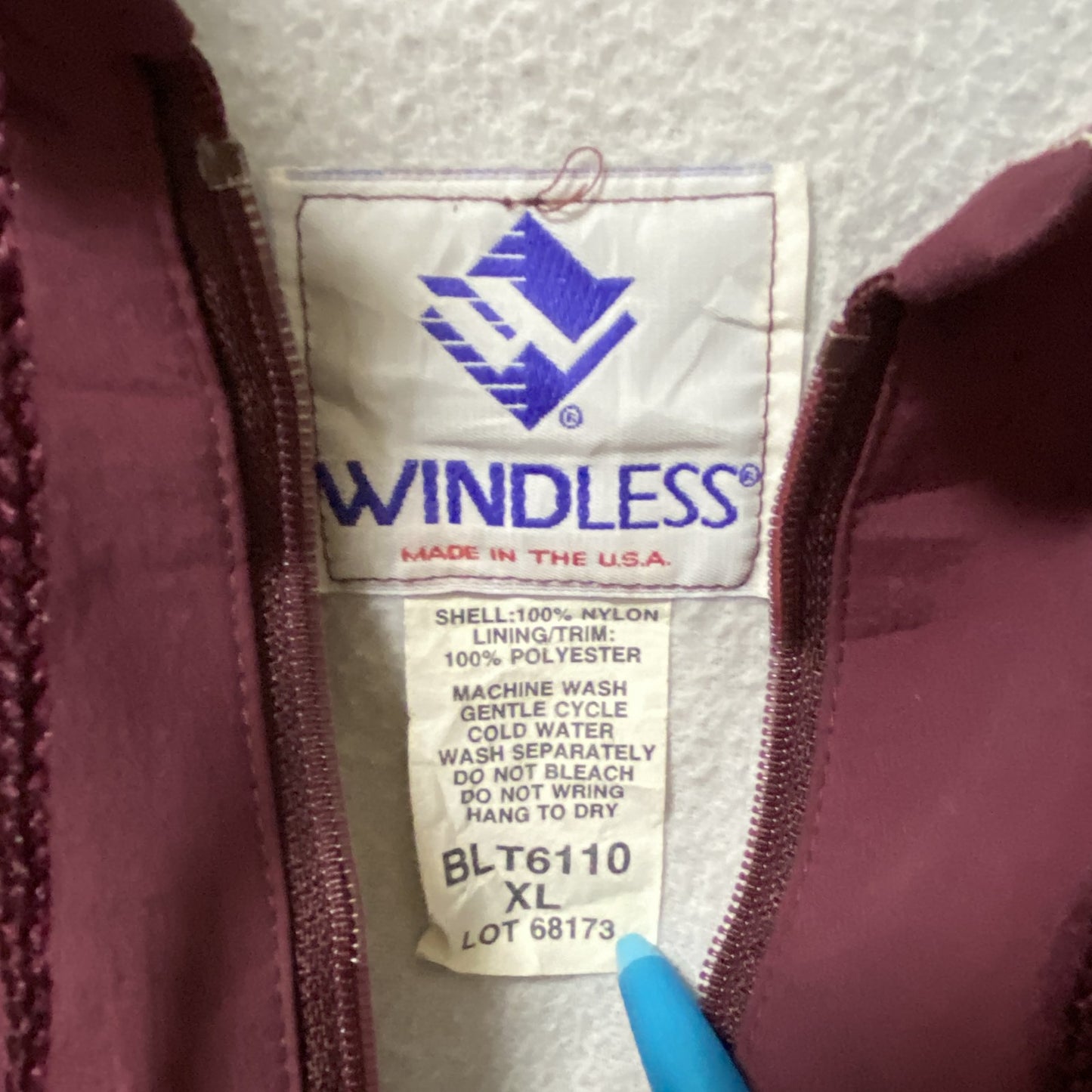 古着 used　90s　USA製　WINDLESS　長袖刺繍ナイロンプルオーバー　ウインドブレーカー　ワインレッド　XLサイズ