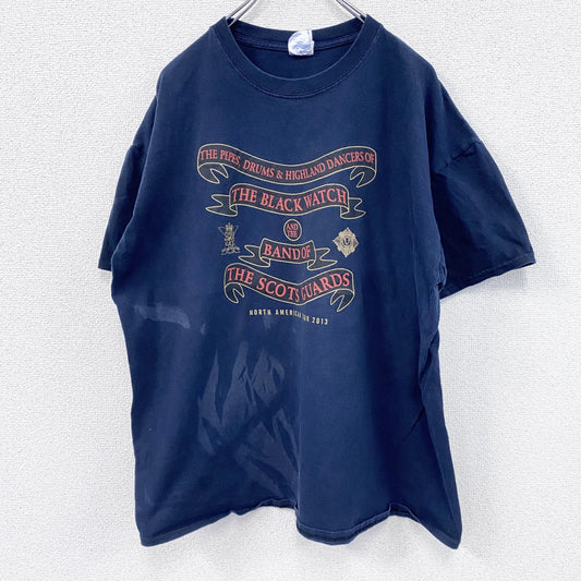 GILDAN　ギルダン　スコッツ・ガーズ　ザブラックウォッチ　半袖プリントTシャツ　バンT　アーチプリント　紺　ネイビー　XLサイズ