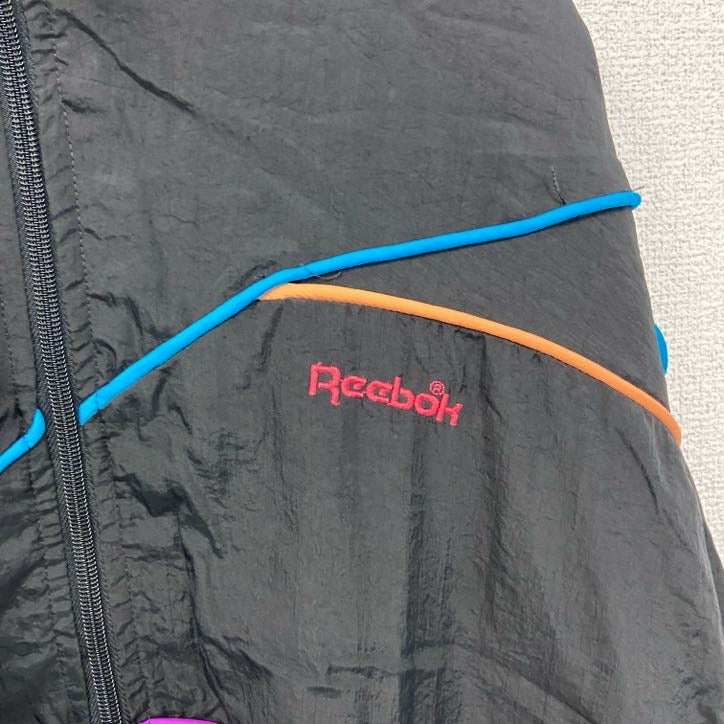 古着 used　Reebok リーボック　90s　長袖パイピングナイロンジャケット　フルジップパーカー　黒　ブラック　Mサイズ