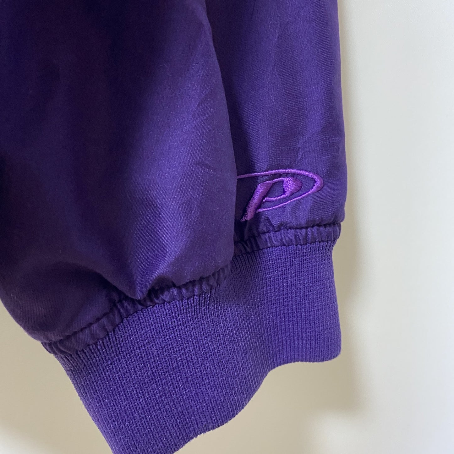 古着 used　PRO PLAYER　長袖刺繍ナイロンプルオーバー　ウインドブレーカー　JAMES MADISON　紫　XLサイズ