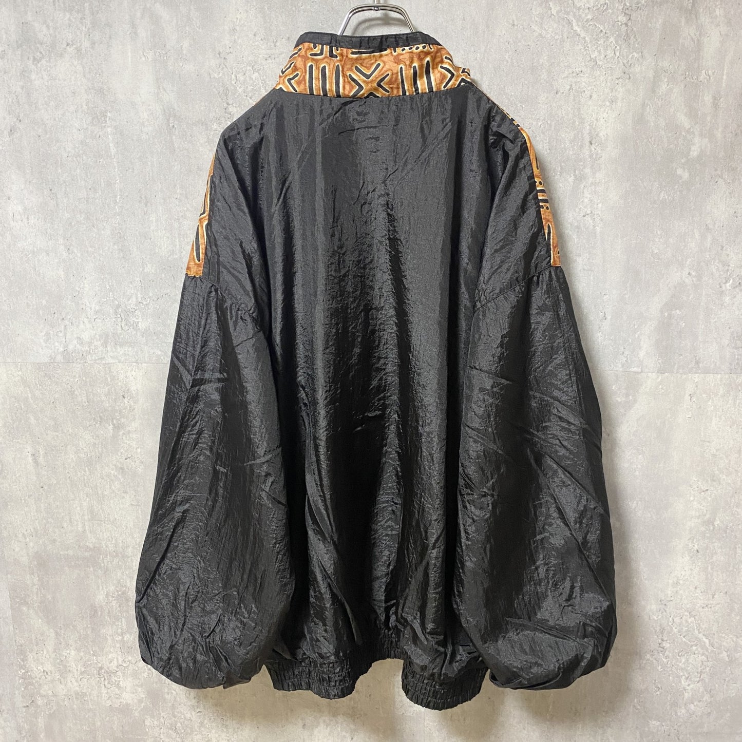 古着 used　AVON STYLE　長袖総柄ナイロンジャケット　ジップアップ　アウター　ハイネック　ヴィンテージ　Lサイズ