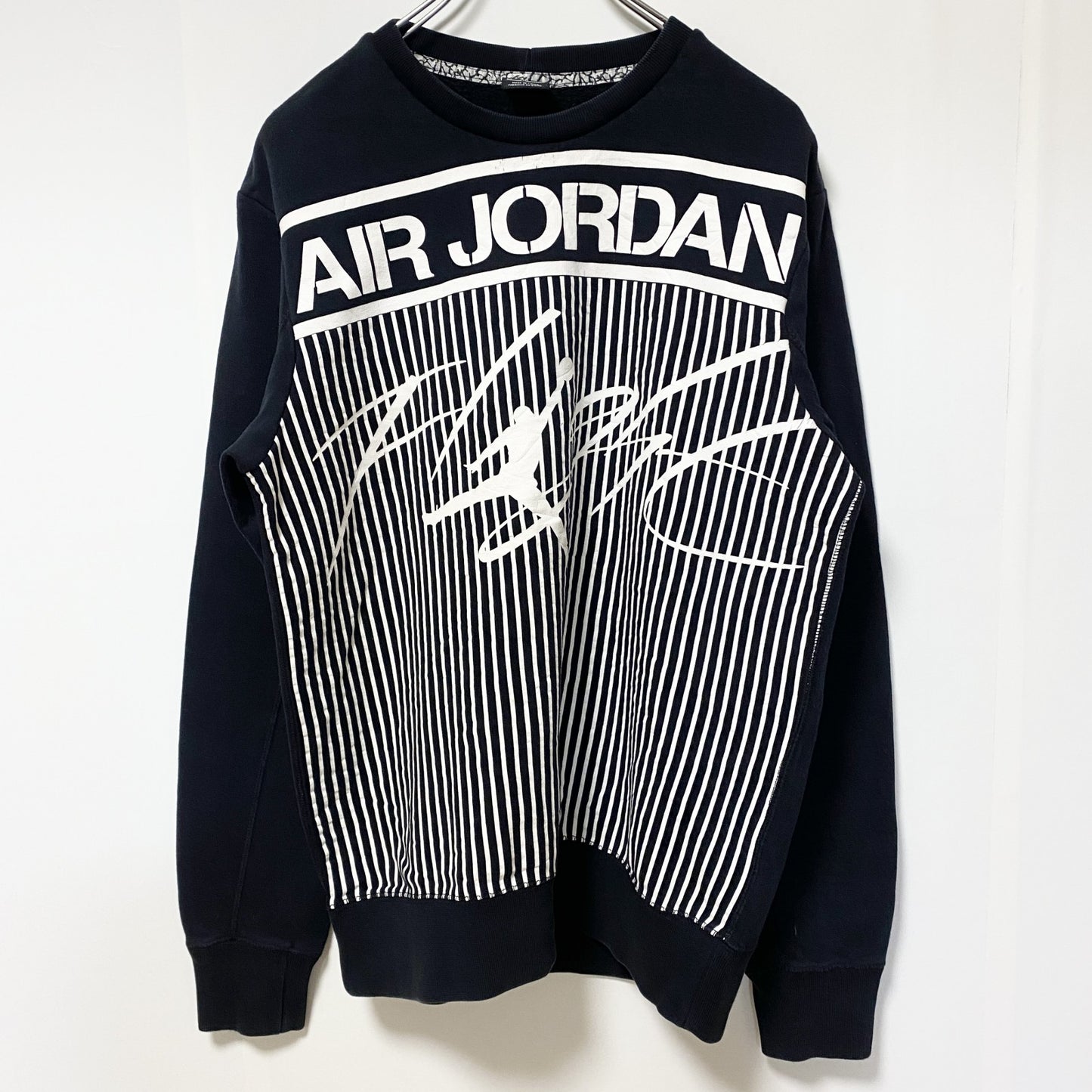 古着 used　AIR JORDAN　エアジョーダン　長袖プリントロゴデザインスウェット　クルーネックトレーナー　黒　Mサイズ