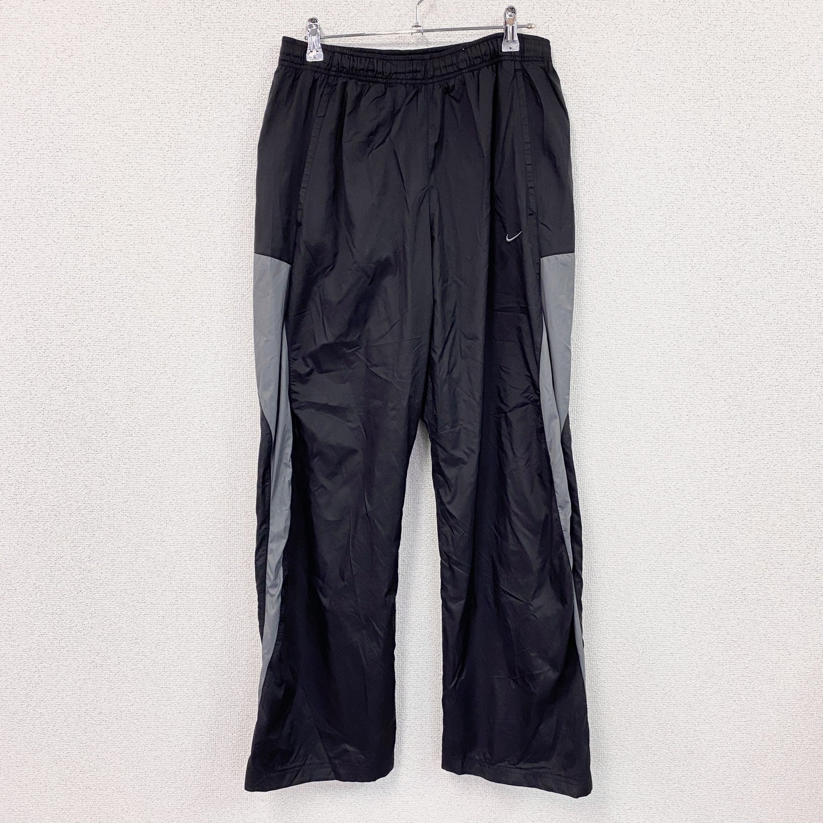 NIKE　ナイキ　トラックナイロンパンツ　ジャージ　黒　ブラック　Lサイズ