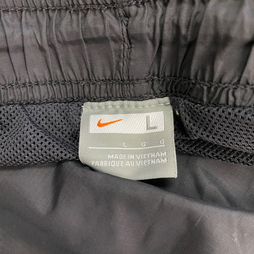NIKE　ナイキ　トラックナイロンパンツ　ジャージ　黒　ブラック　Lサイズ