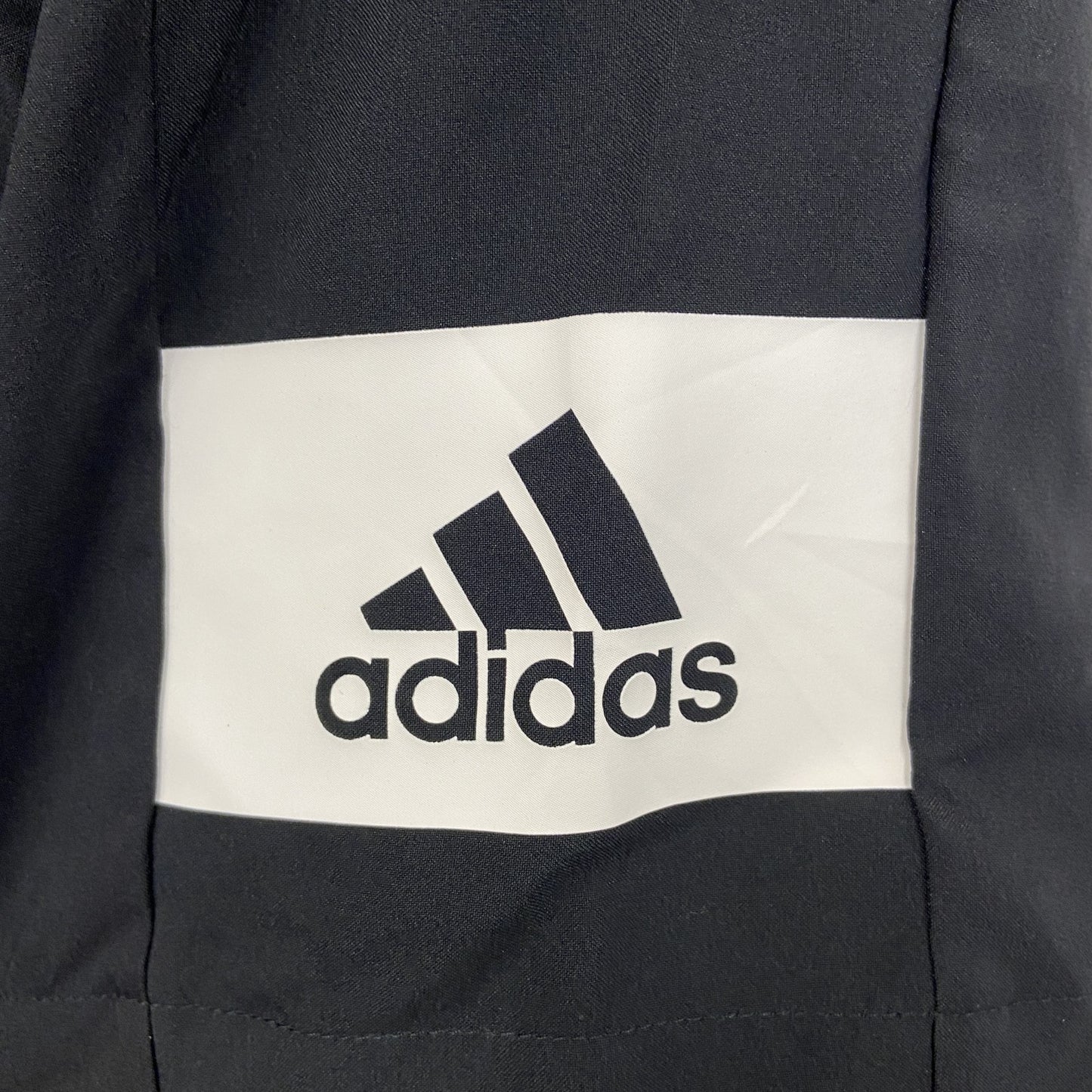 古着 used　adidas　アディダス　半袖ハーフジップナイロンジャケット　ワンポイント刺繍　黒　ブラック　Mサイズ