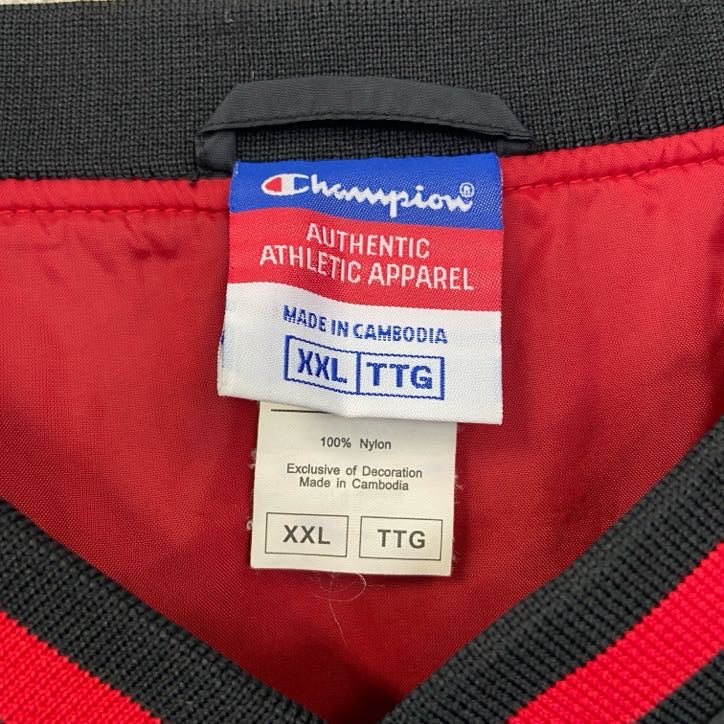 古着 used　Champion　チャンピオン　長袖ナイロンプルオーバー　ワンポイント刺繍　ボストン　黒　2XLサイズ