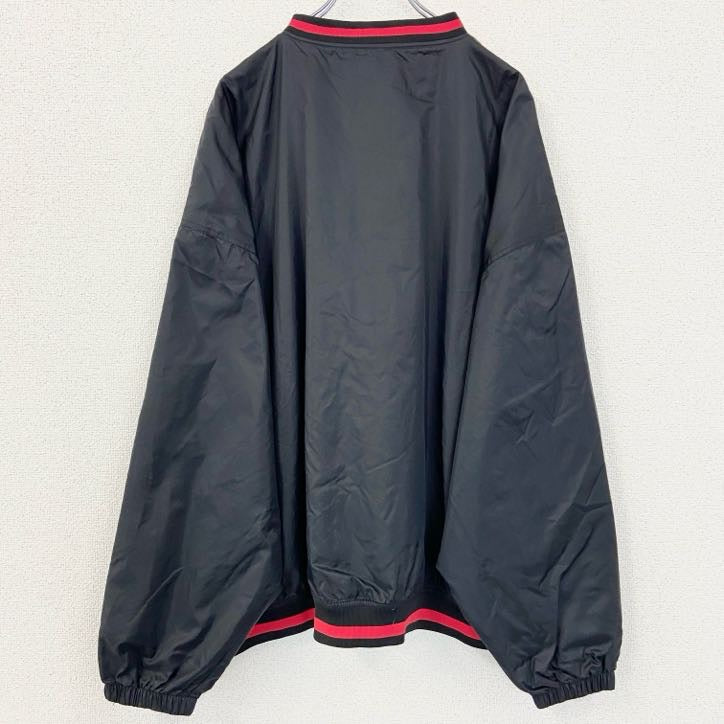 古着 used　Champion　チャンピオン　長袖ナイロンプルオーバー　ワンポイント刺繍　ボストン　黒　2XLサイズ