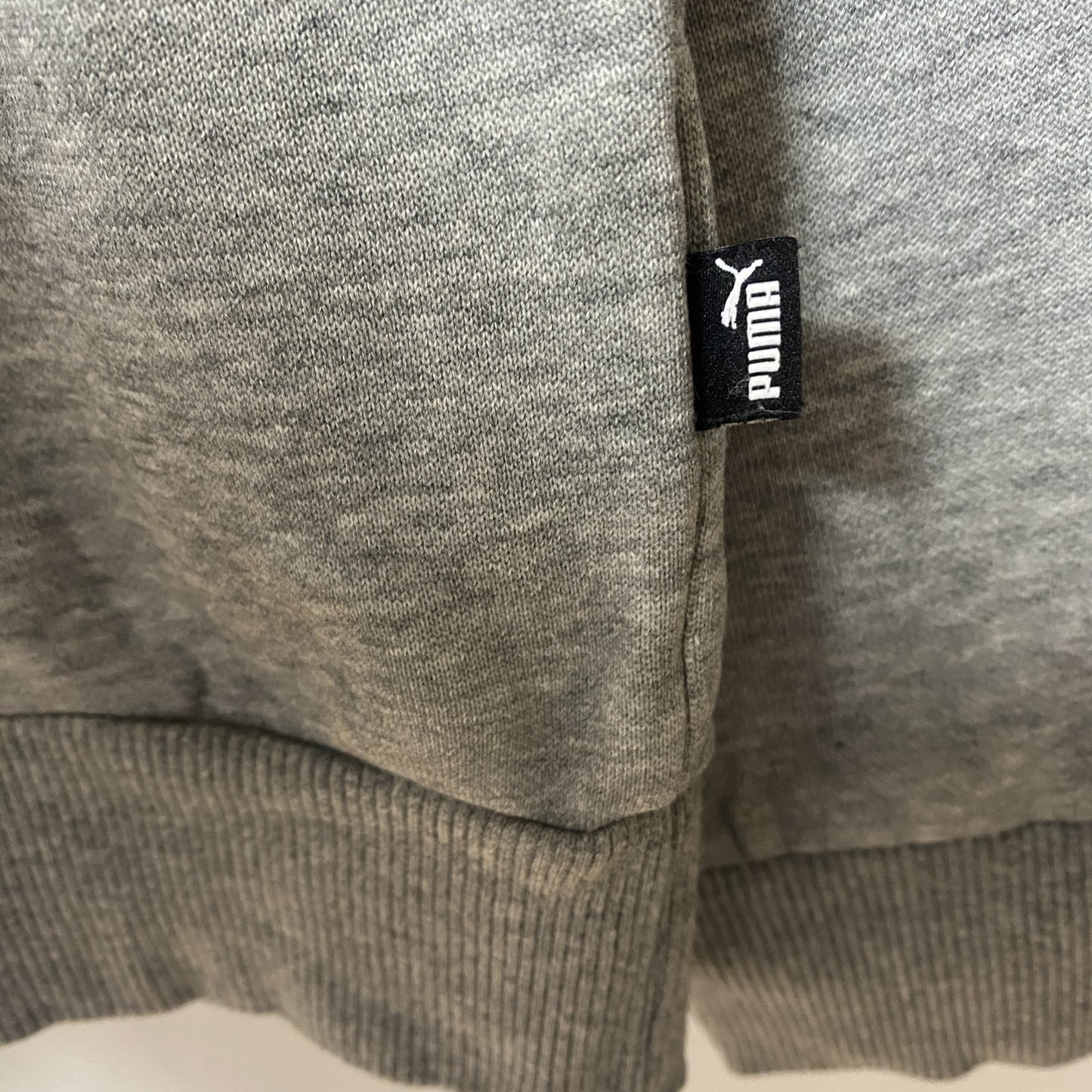 古着 used　PUMA プーマ　長袖フロントデザインスウェット　トレーナー　クルーネック　グレー　カジュアル　Mサイズ